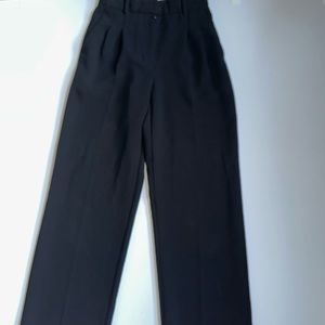 ARITZIA WILDFRED EFFORTLESS PANTS IN BLACK 00 SHORT (5’3” and below)